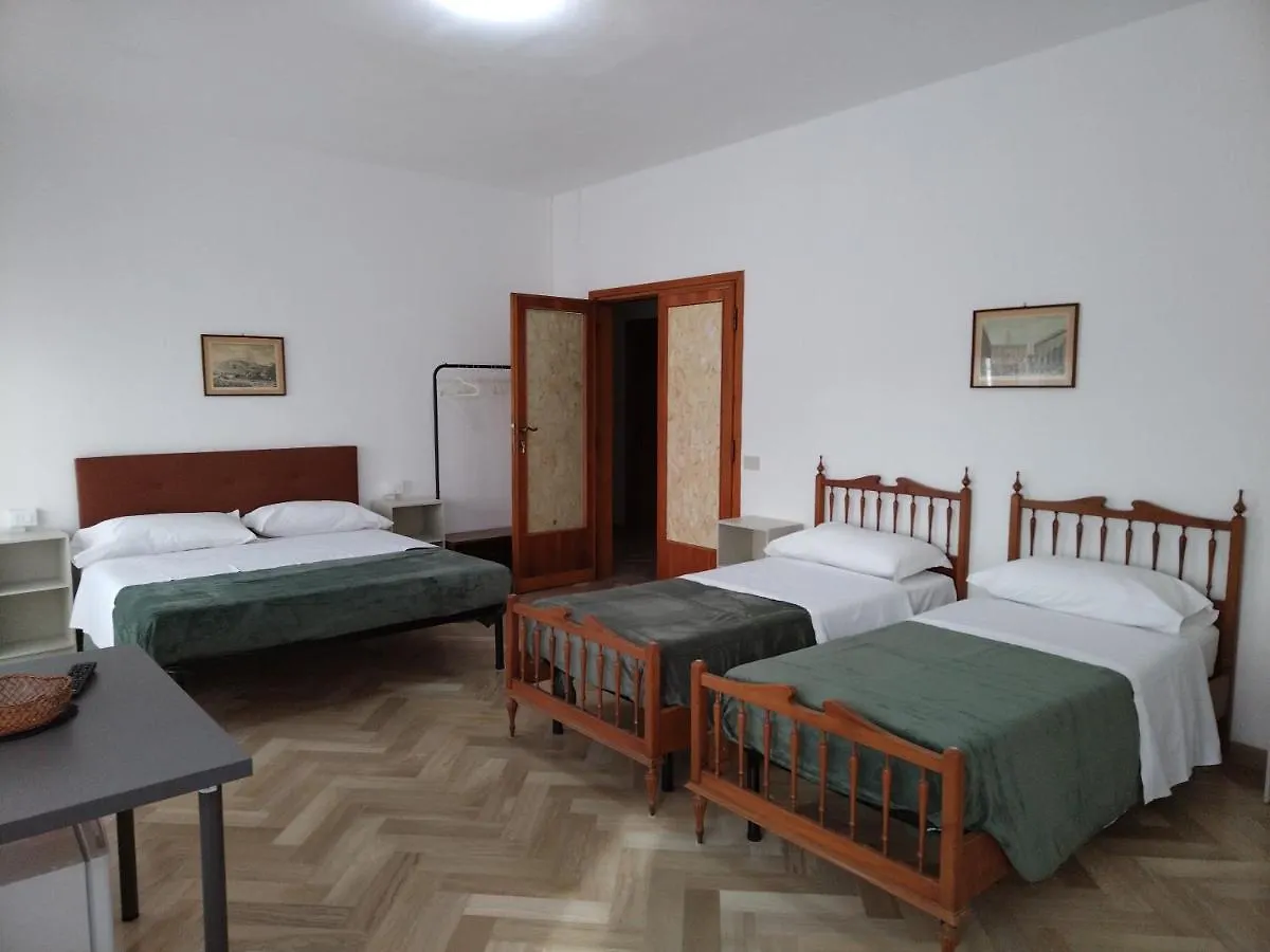 بيزا Olimpia Rooms 0*,  إيطاليا