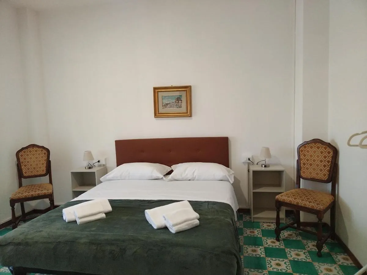 بيزا Olimpia Rooms 0*,  إيطاليا